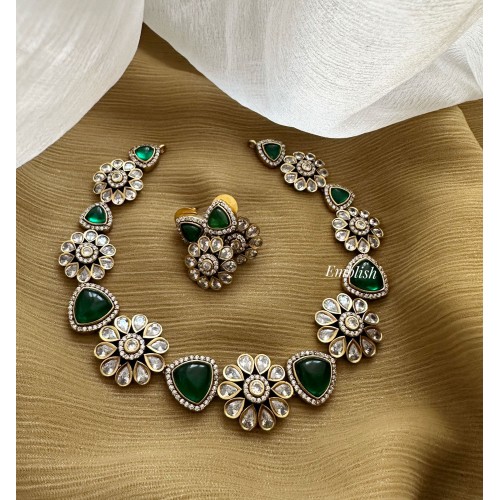 Victorian Flower Neckpiece - Green