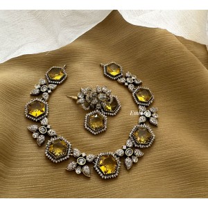 Victorian Flower Diamond Shape Neckpiece - Yellow