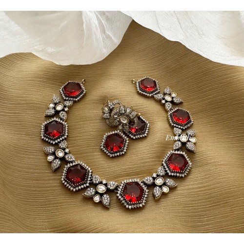 Victorian Flower Diamond Shape Neckpiece - Red