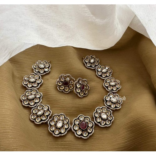 Victorian Royal Flower Neckpiece - Red