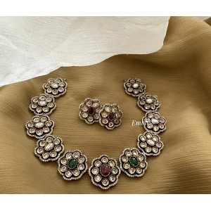 Victorian Royal Flower Neckpiece - Red with green