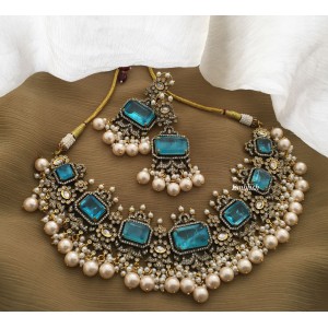 Royal Victorian Flower Neckpiece - Sky Blue