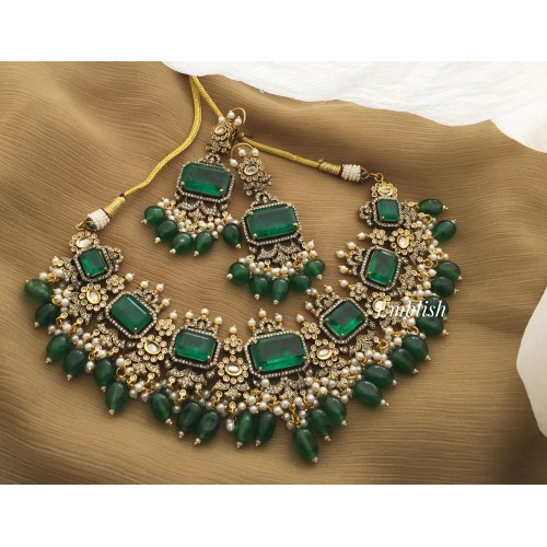 Royal Victorian Flower Neckpiece. - Green