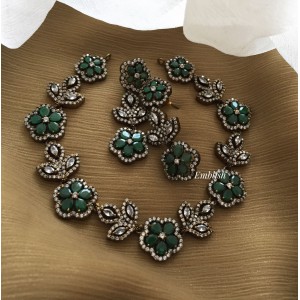 Victorian Flower leaf Neckpiece - Green