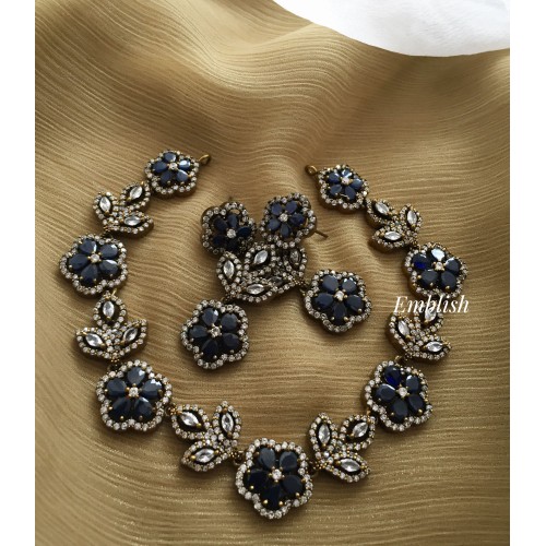 Victorian Flower leaf Neckpiece - Blue