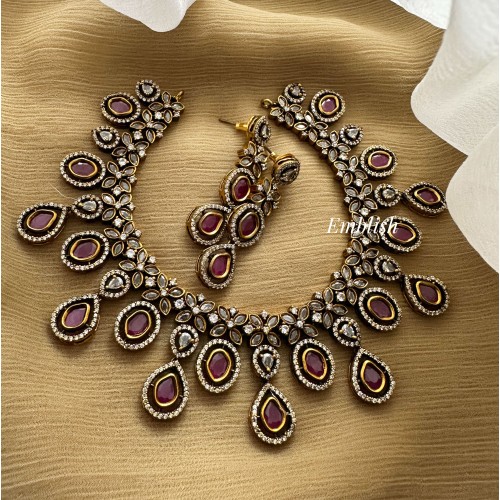 Victorian flower shapes neckpiece-red