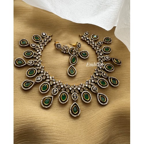 Victorian flower shapes neckpiece-green 