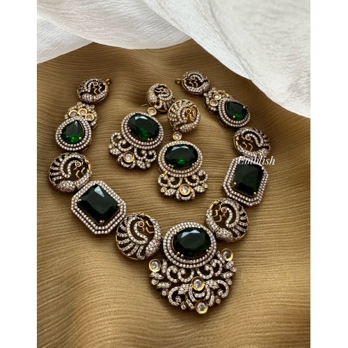 Royal Victorian Flower Peacock Neckpiece - Green