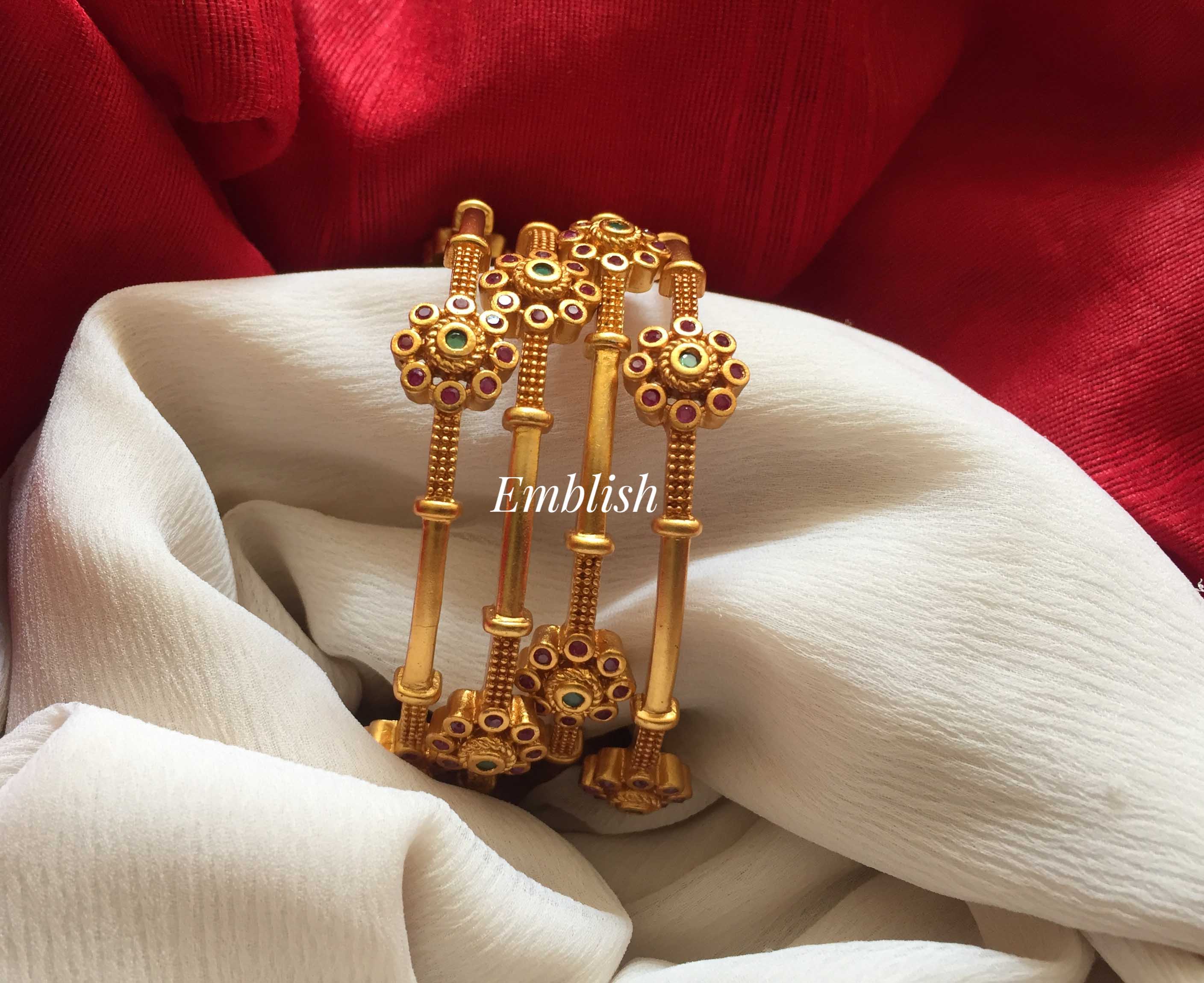 Matt finish simple Kemp flower bangle