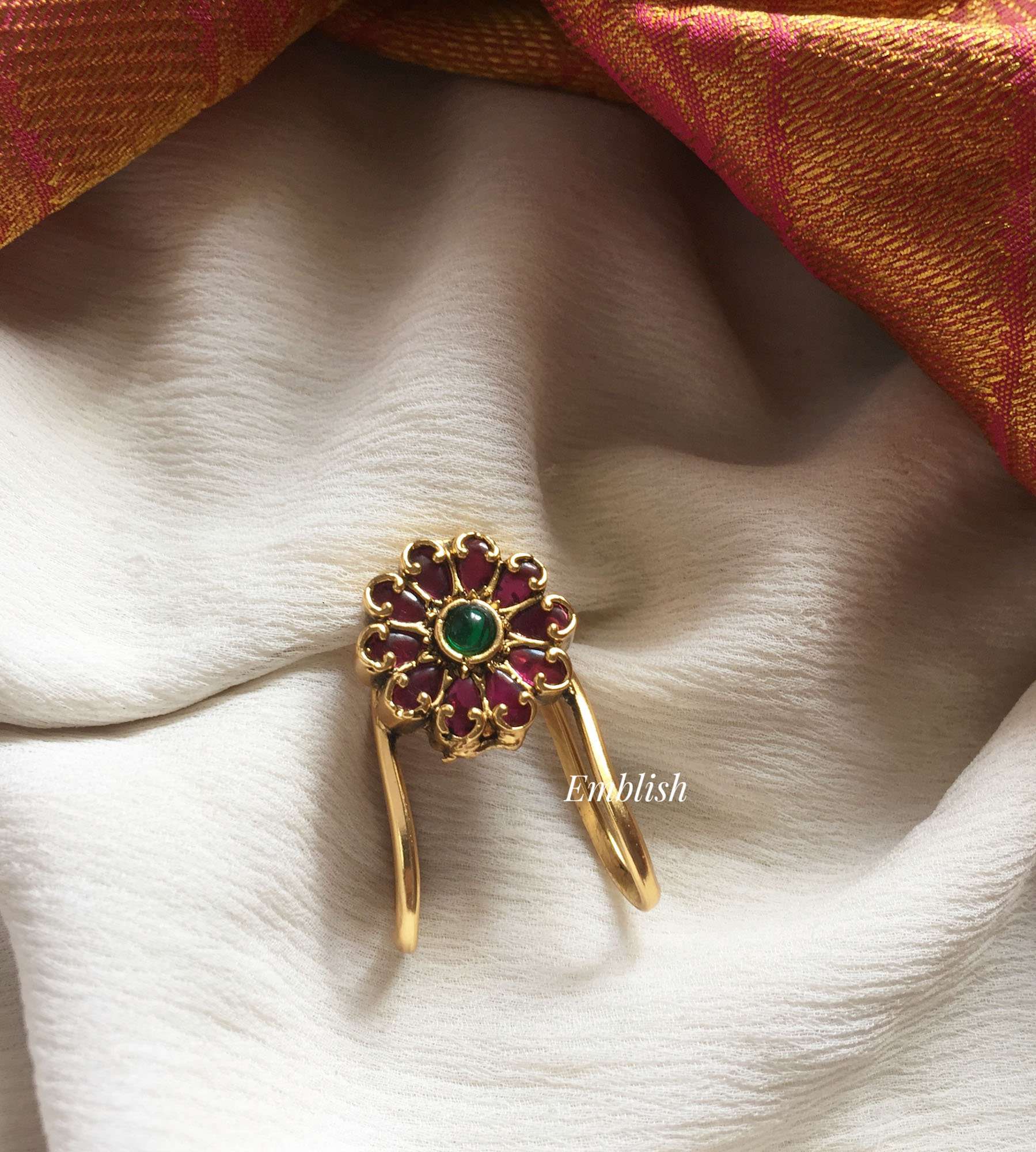 V hot sale finger ring